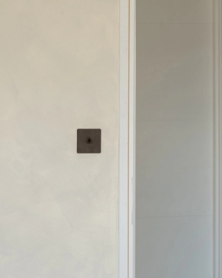 Kew Kipphebelschalter 1x Einfachrahmen Massivmessing Bronze 