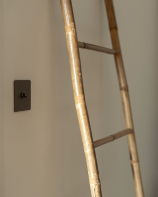 Kew Kipphebelschalter 1x Einfachrahmen Massivmessing Bronze 