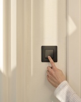 Kew Wippschalter 1x in Einfachrahmen – Wechselschalter