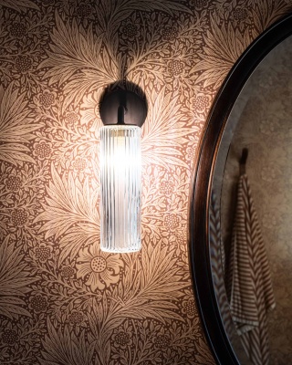 Claremont kleine Wandleuchte Geriffeltes Glas Bronze IP44 5