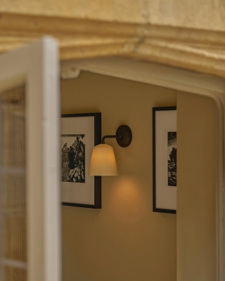 Richmond kleine Wandleuchte Feines Porzellan Bronze IP44 3