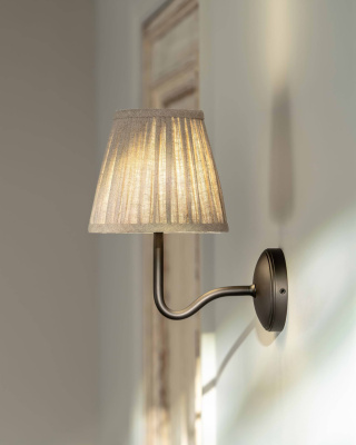 Malvern Medium-Wandleuchte plissiert Natur-Beige Bronze 3
