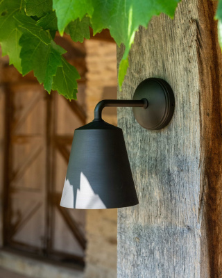 Richmond Medium-Wandleuchte Bronze Massivmessing IP44 3