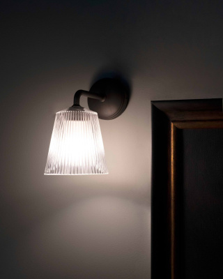Richmond Medium-Wandleuchte Geriffeltes Glas Bronze IP44 3
