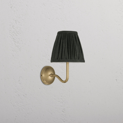 Malvern kleine Wandleuchte Antik-Messing plissiert Tiefgr&uu