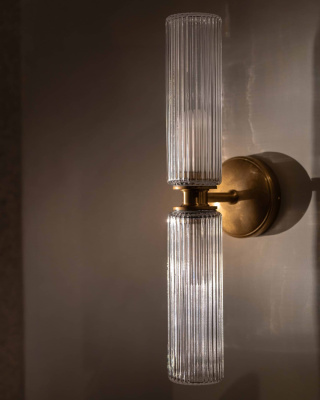 Claremont Medium-Wandleuchte Antik-Messing Geriffeltes Glas 
