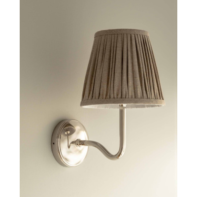 Malvern Medium-Wandleuchte Poliertes Nickel plissiert Beige 