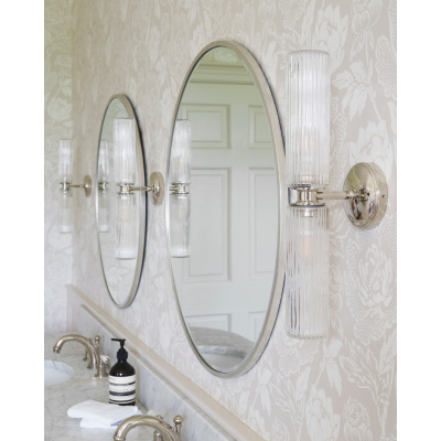 Claremont Medium-Wandleuchte Poliertes Nickel Geriffeltes Gl